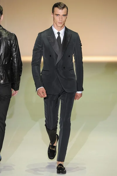 Look 39